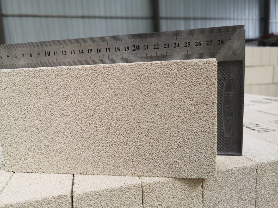 230*114*65mm 1380C Insulating Refractory Brick Heat Absorbing Bricks